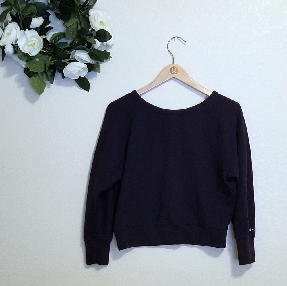 ▪️Victoria's Secret Sweater "kiss me"